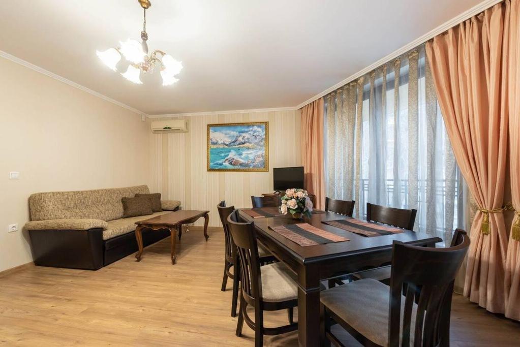 Vazov Residence , Two Bedroom Top Centre Apartment Varna Esterno foto