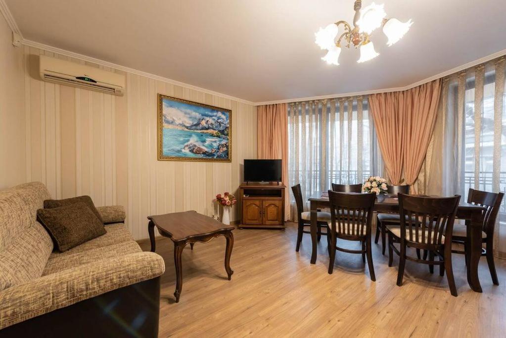 Vazov Residence , Two Bedroom Top Centre Apartment Varna Esterno foto