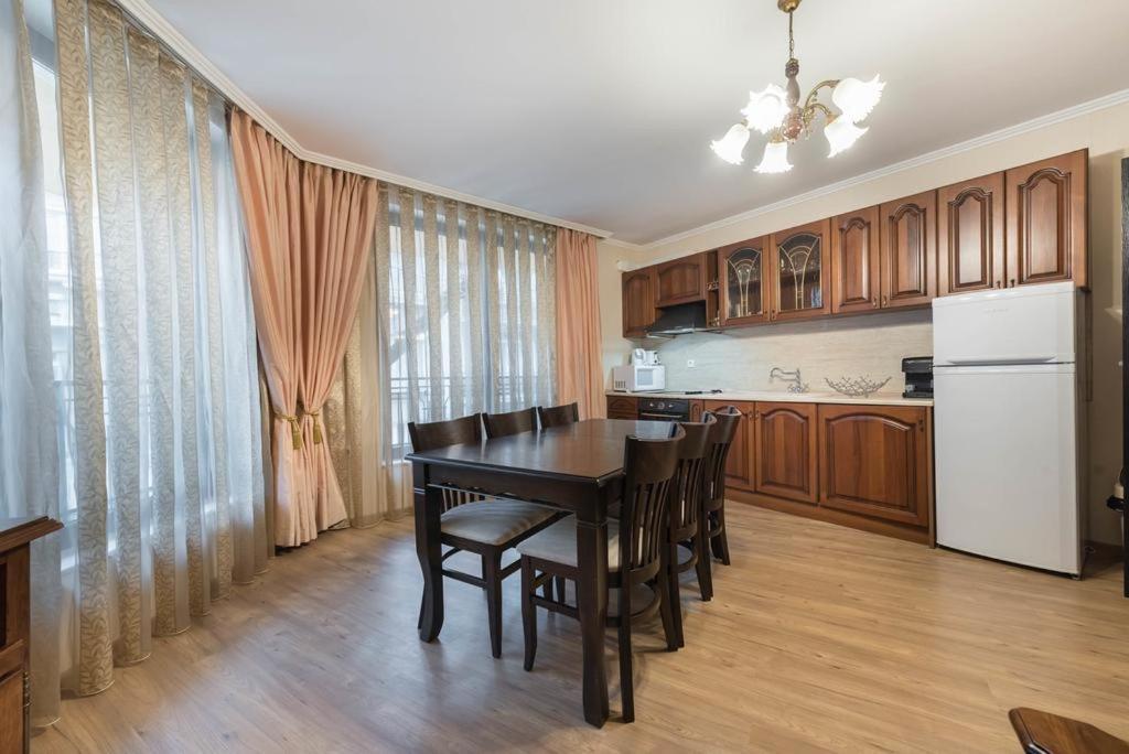 Vazov Residence , Two Bedroom Top Centre Apartment Varna Esterno foto