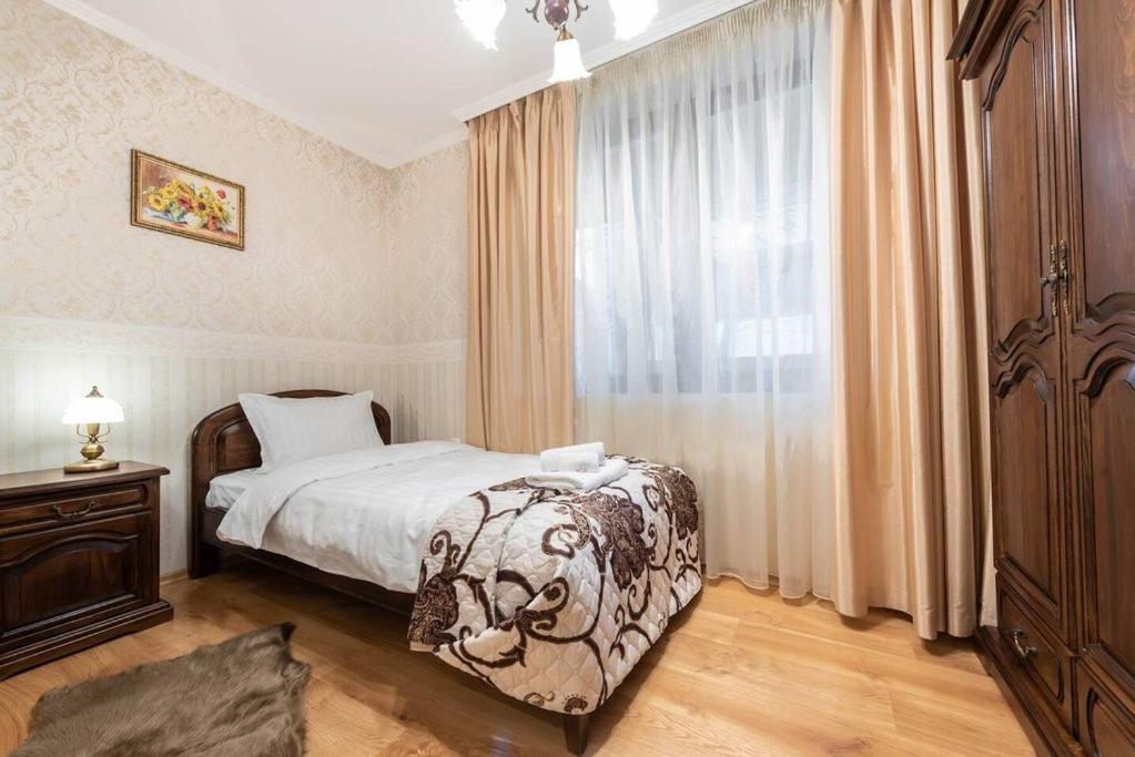 Vazov Residence , Two Bedroom Top Centre Apartment Varna Esterno foto